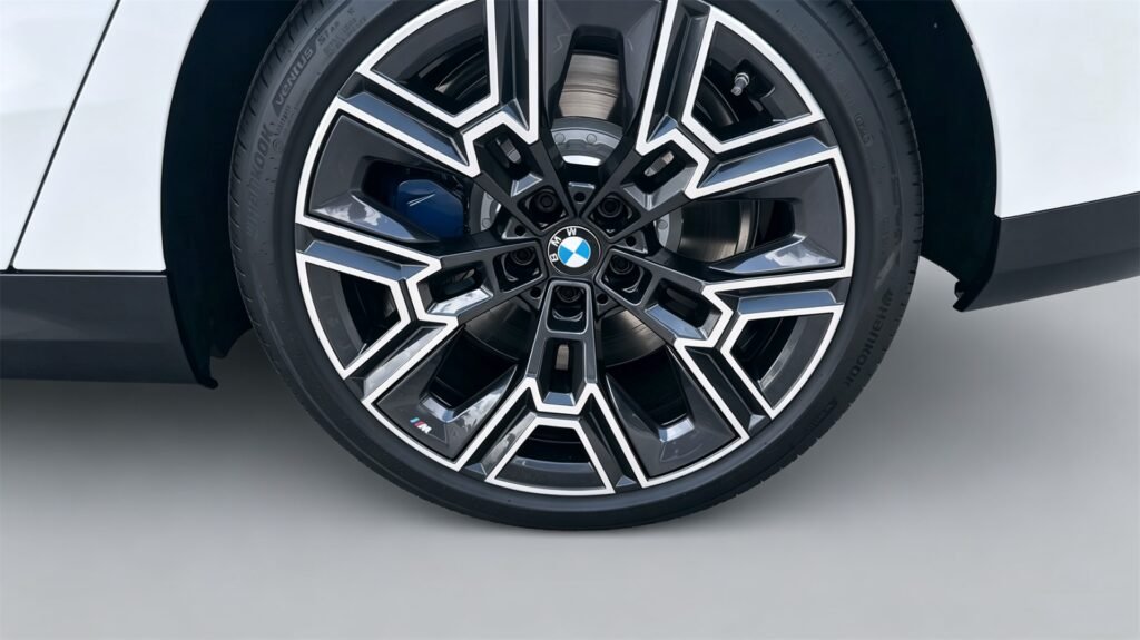 Exterior 2027 BMW 550e (9)
