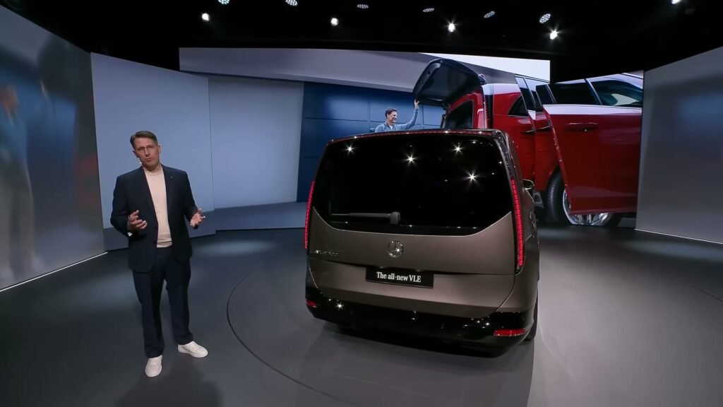 Exterior 2027 Mercedes Benz VLE (6)