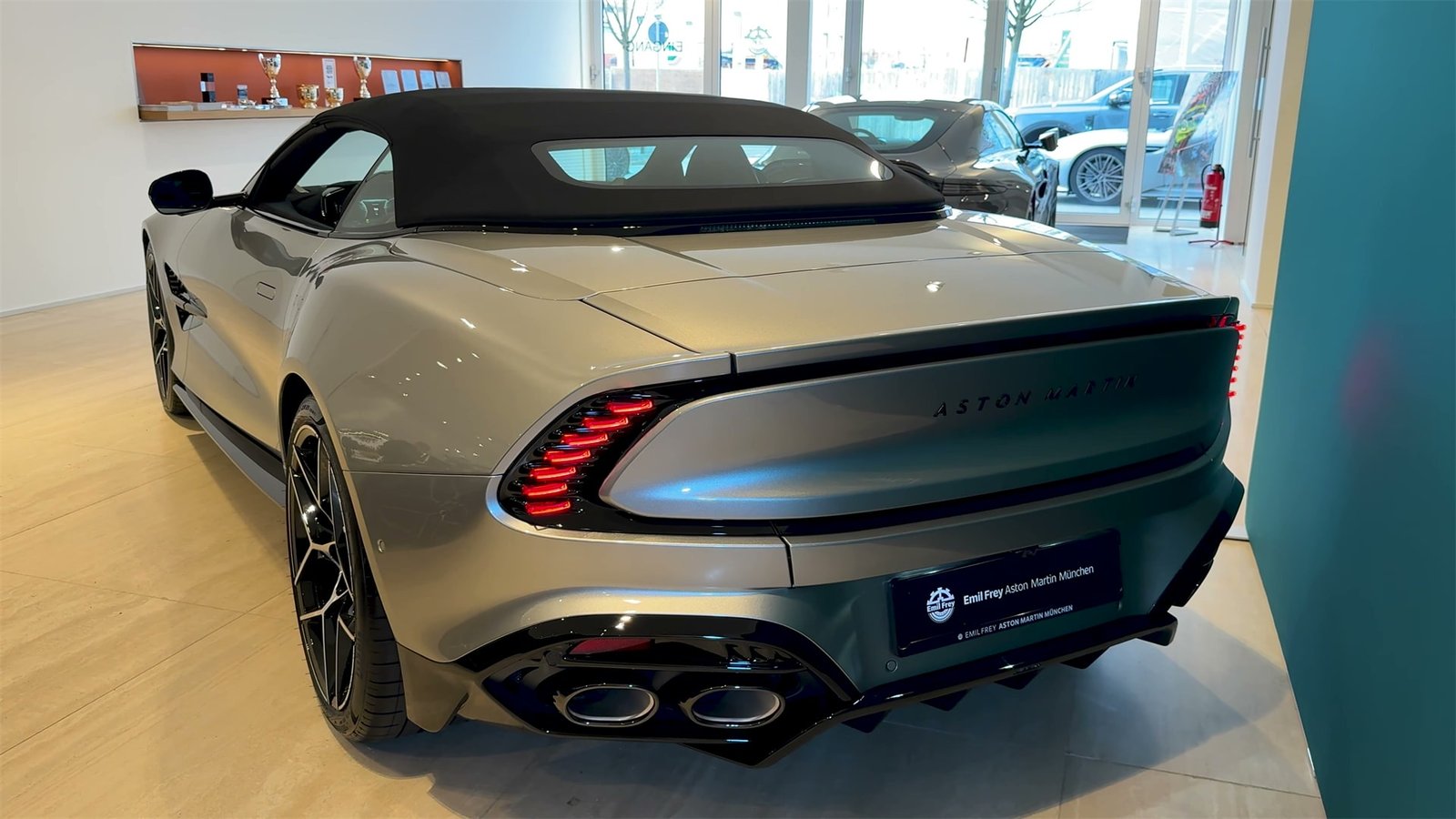 Exterior Aston Martin Vanquish Volante (10)