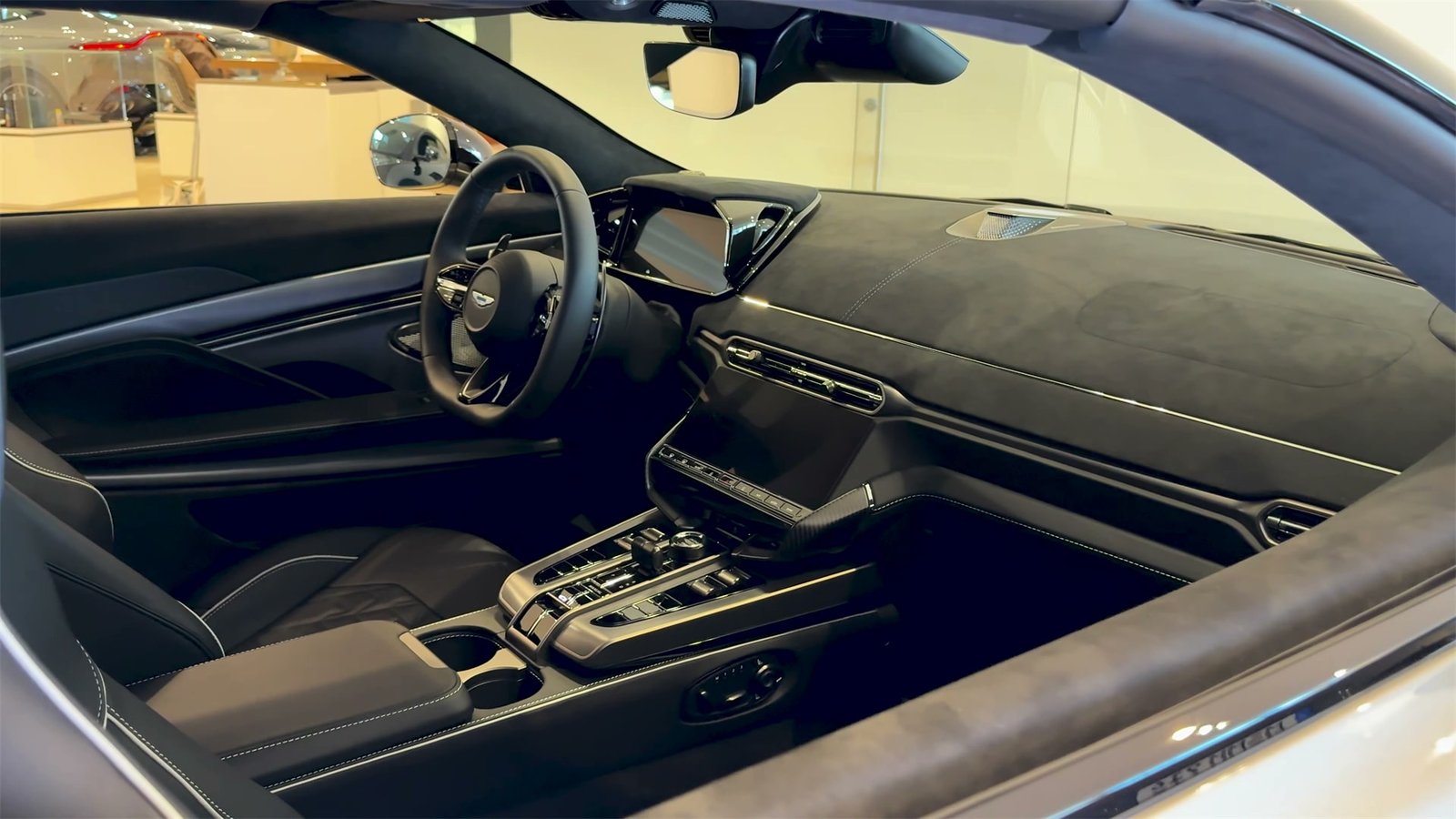 Exterior Aston Martin Vanquish Volante (13)