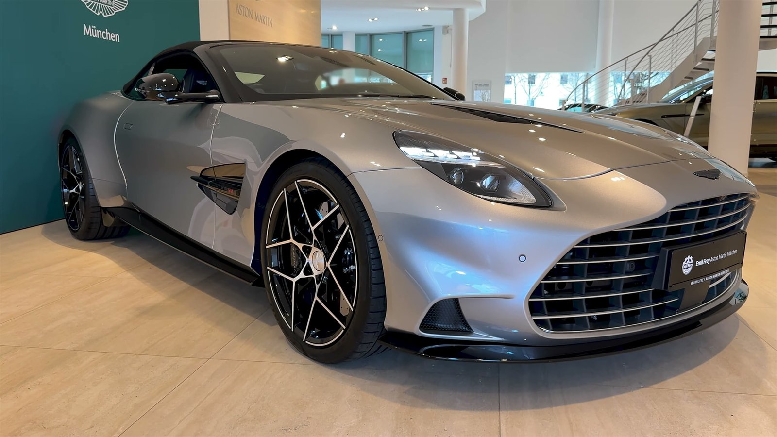 Exterior Aston Martin Vanquish Volante (15)