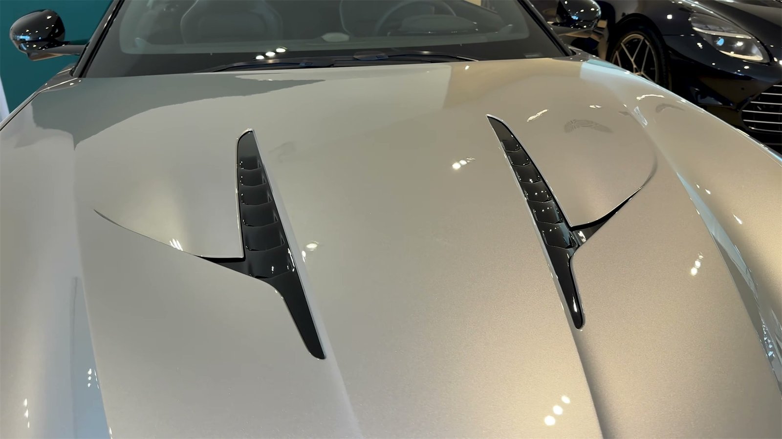Exterior Aston Martin Vanquish Volante (3)