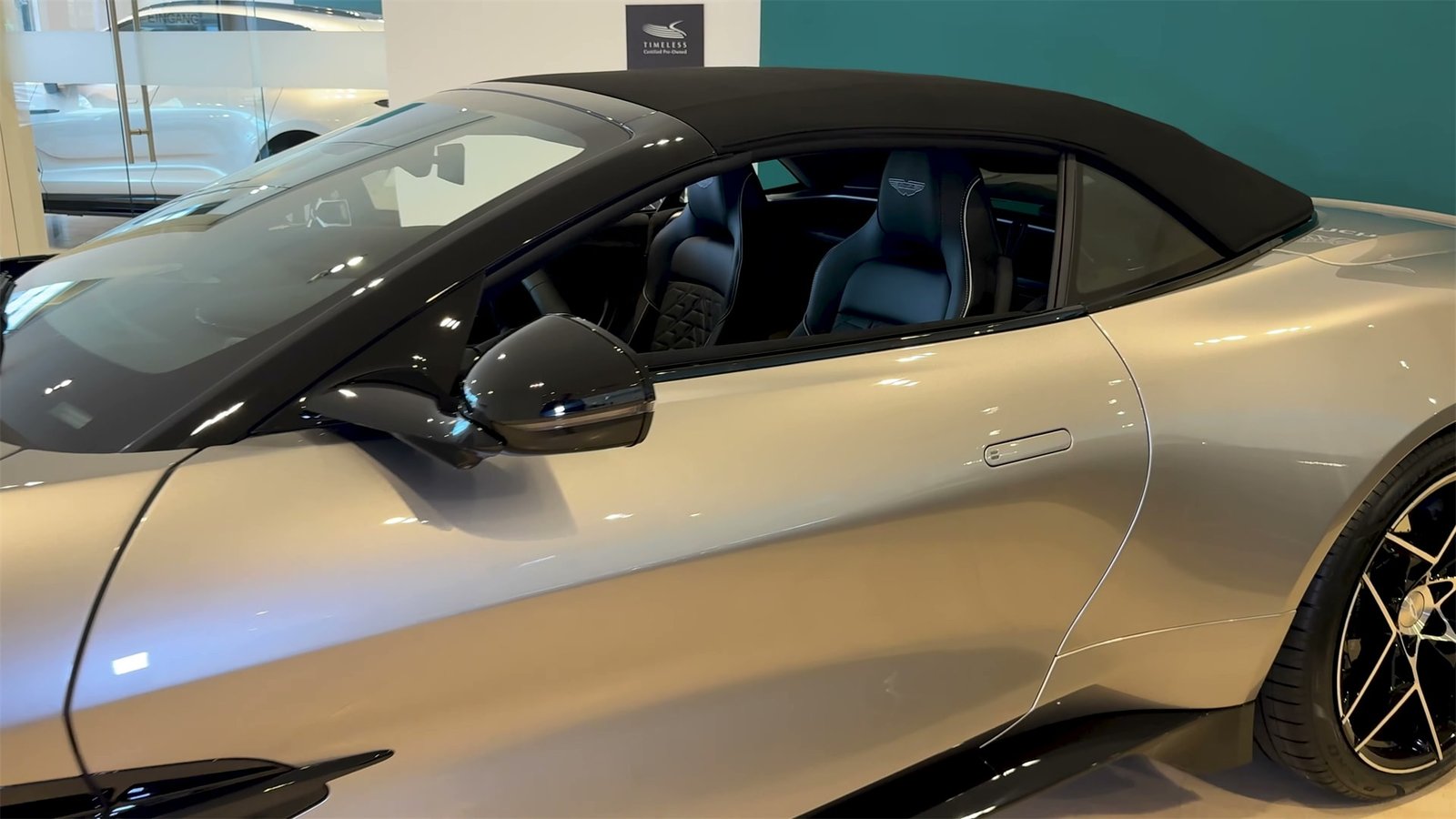 Exterior Aston Martin Vanquish Volante (8)