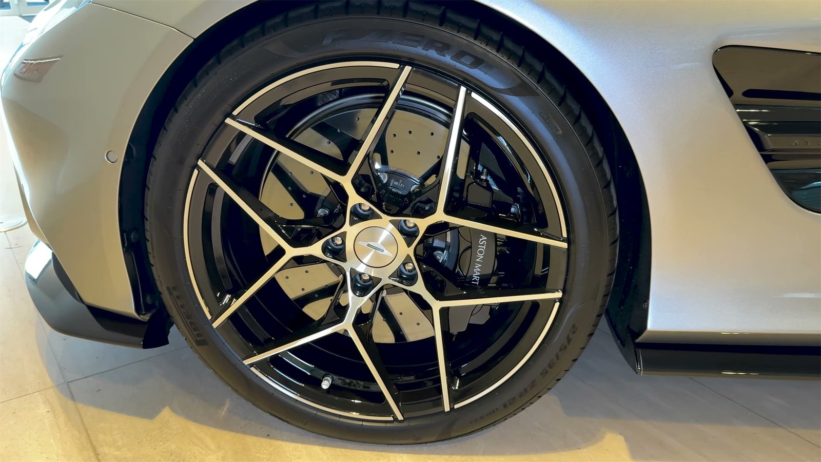 Front Wheel 2026 Aston Martin Vanquish Volante
