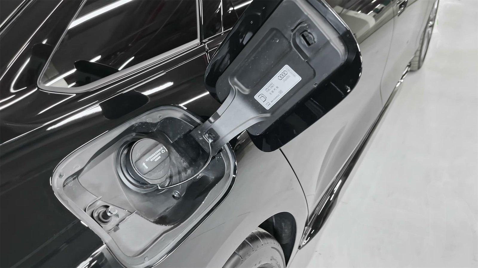 Fuel Port 2027 Audi A6L