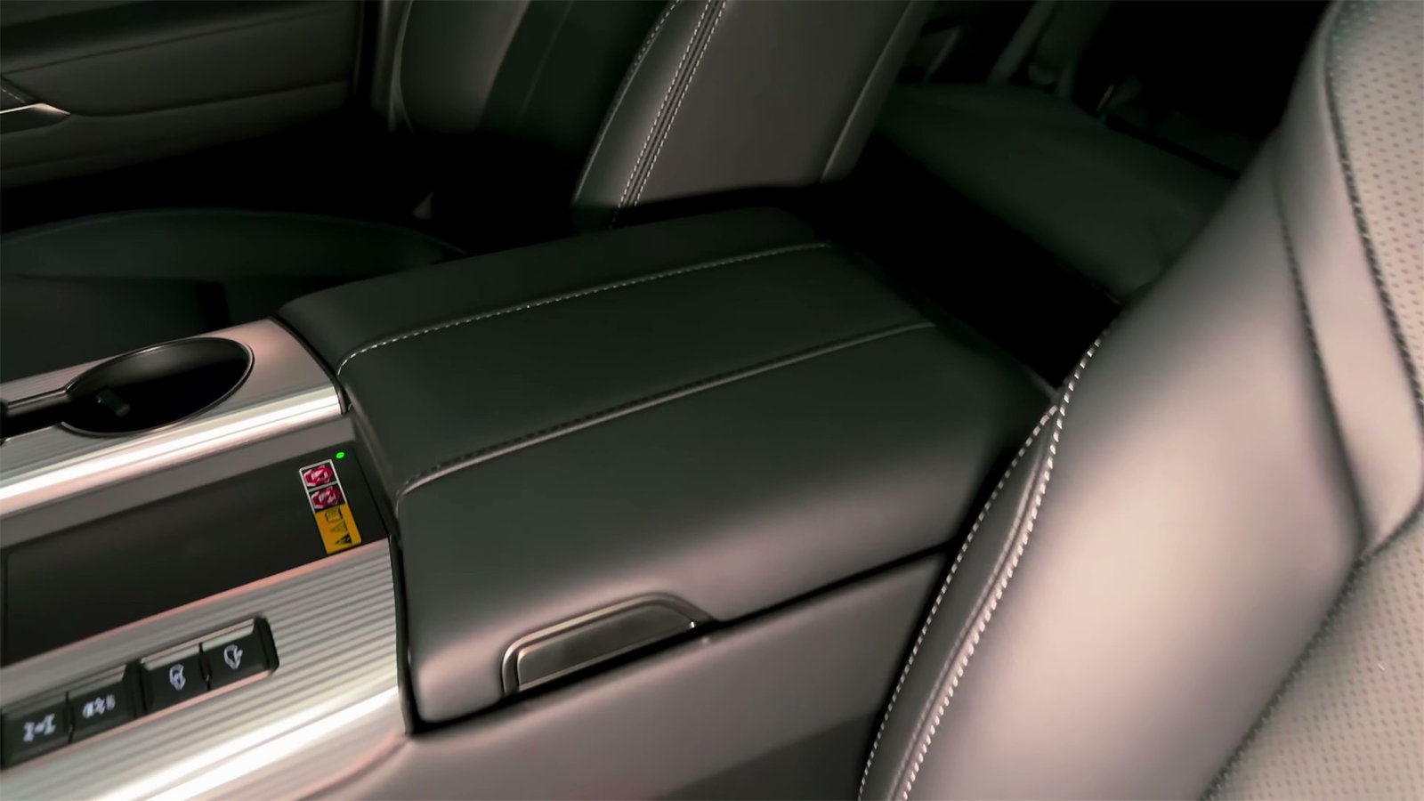 Interior 2026 Lexus LX700h (9)