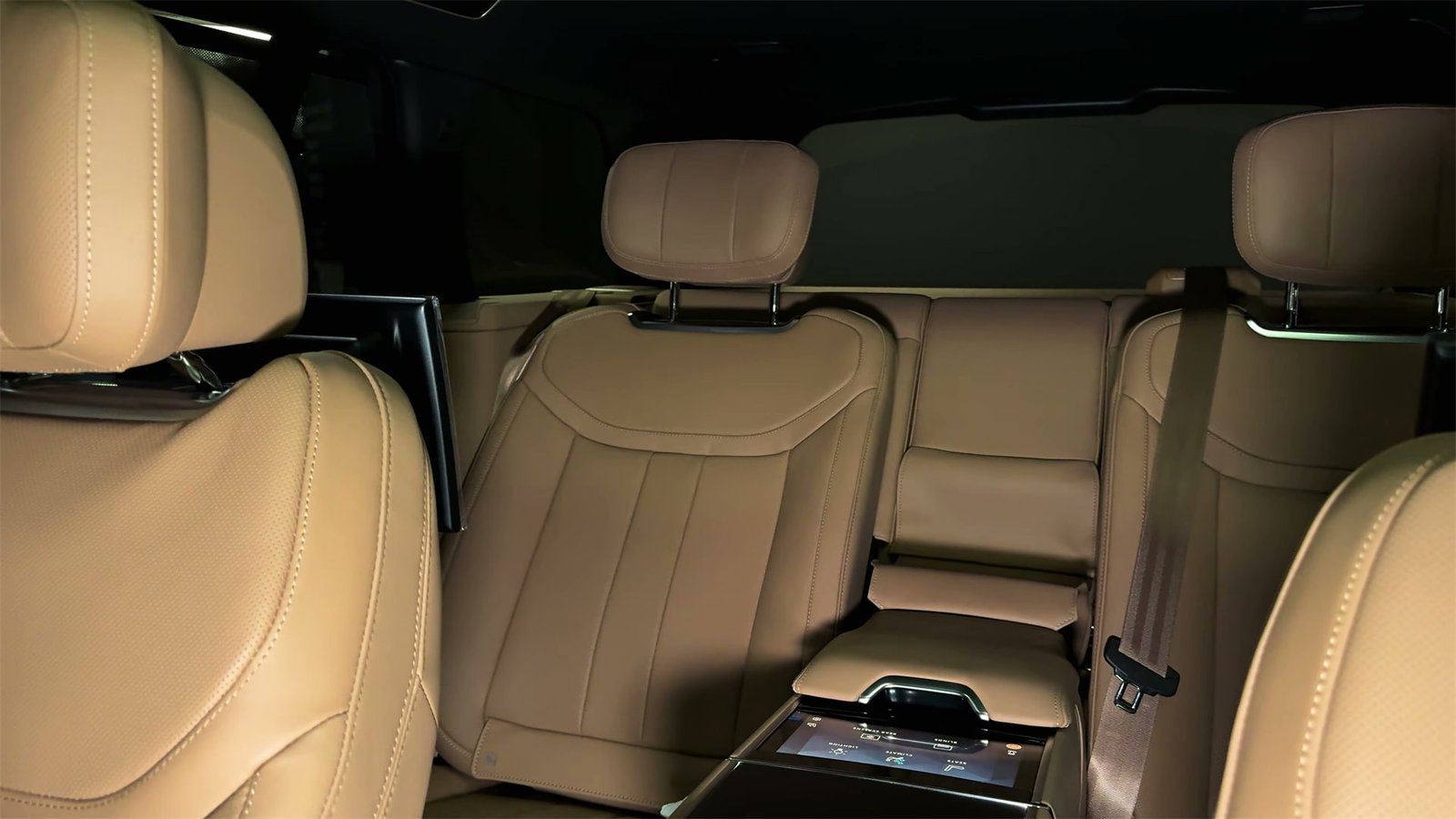 Interior 2026 Range Rover (10)
