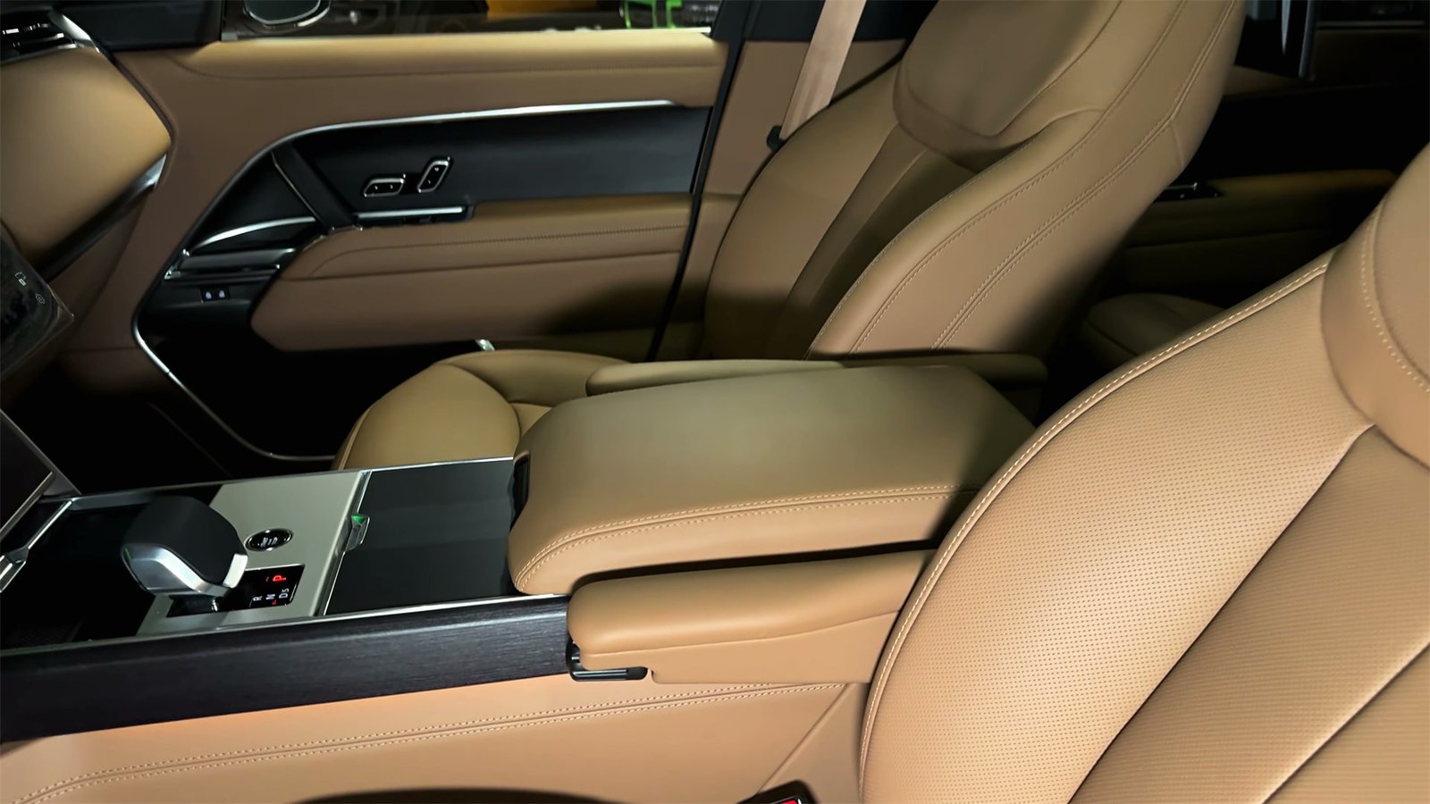 Interior 2026 Range Rover (11)