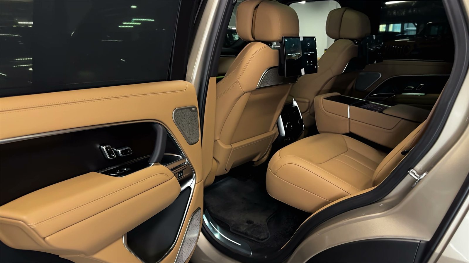 Interior 2026 Range Rover (13)