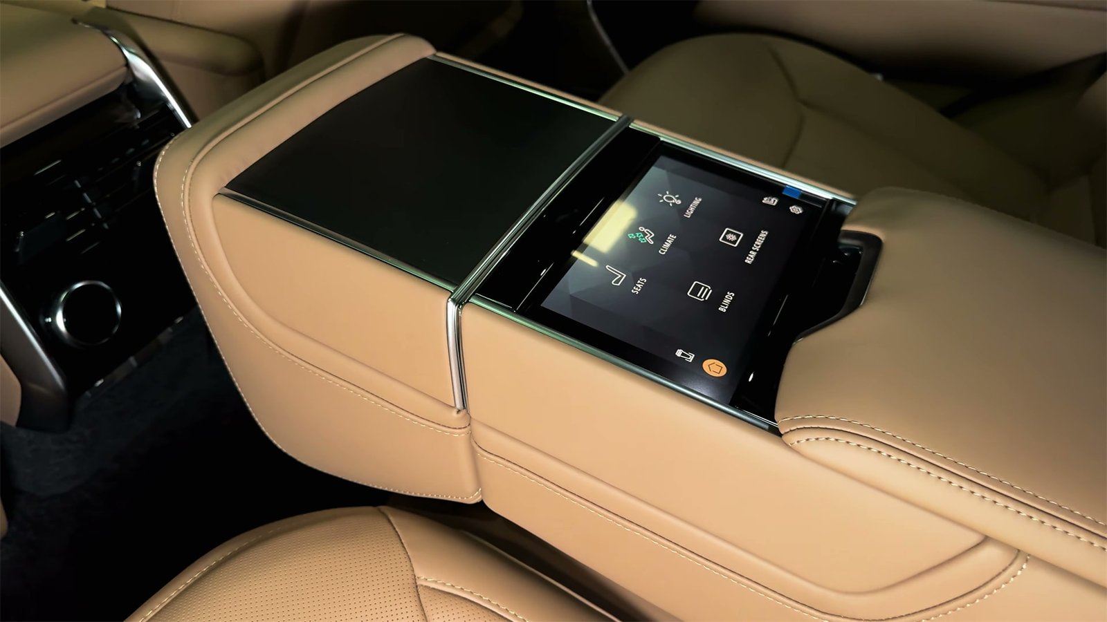 Interior 2026 Range Rover (15)