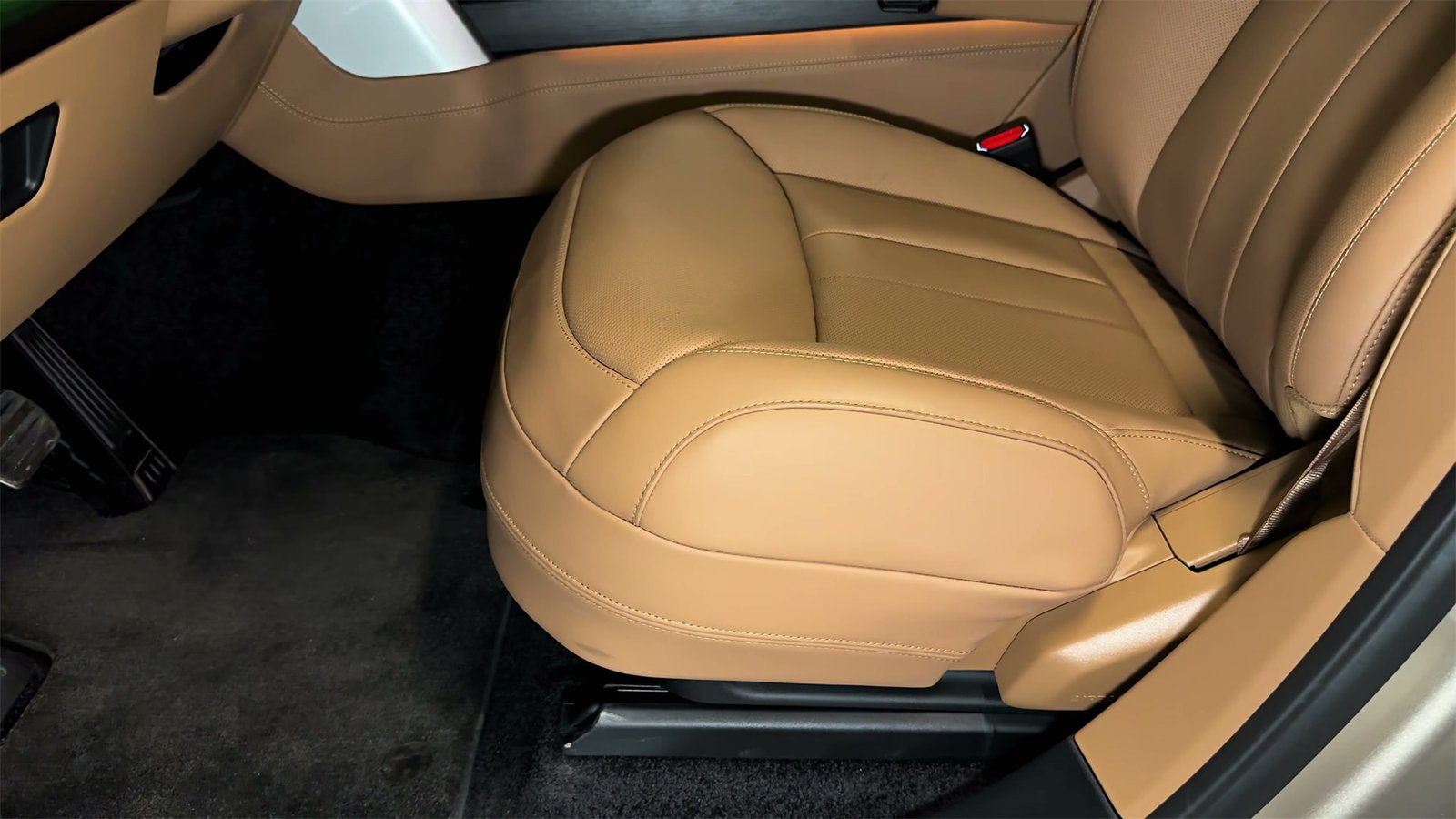 Interior 2026 Range Rover (9)