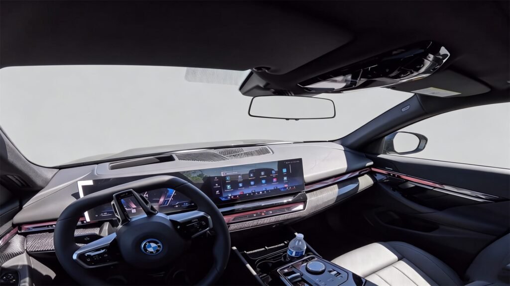 Interior 2027 BMW 550e (1)