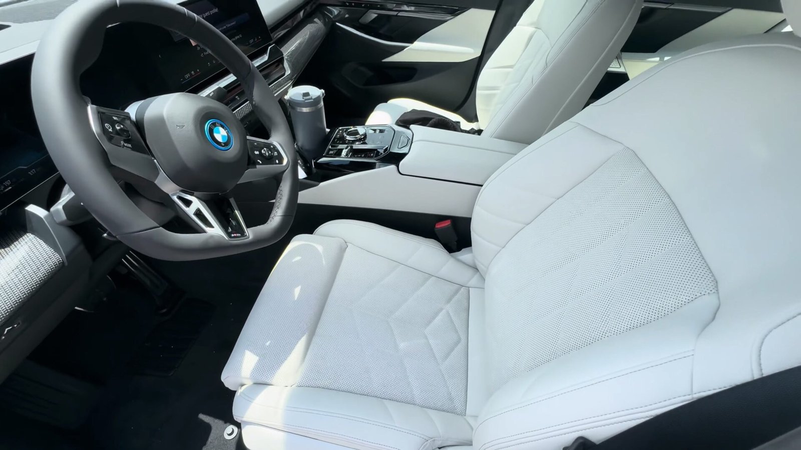 Interior 2027 BMW 550e