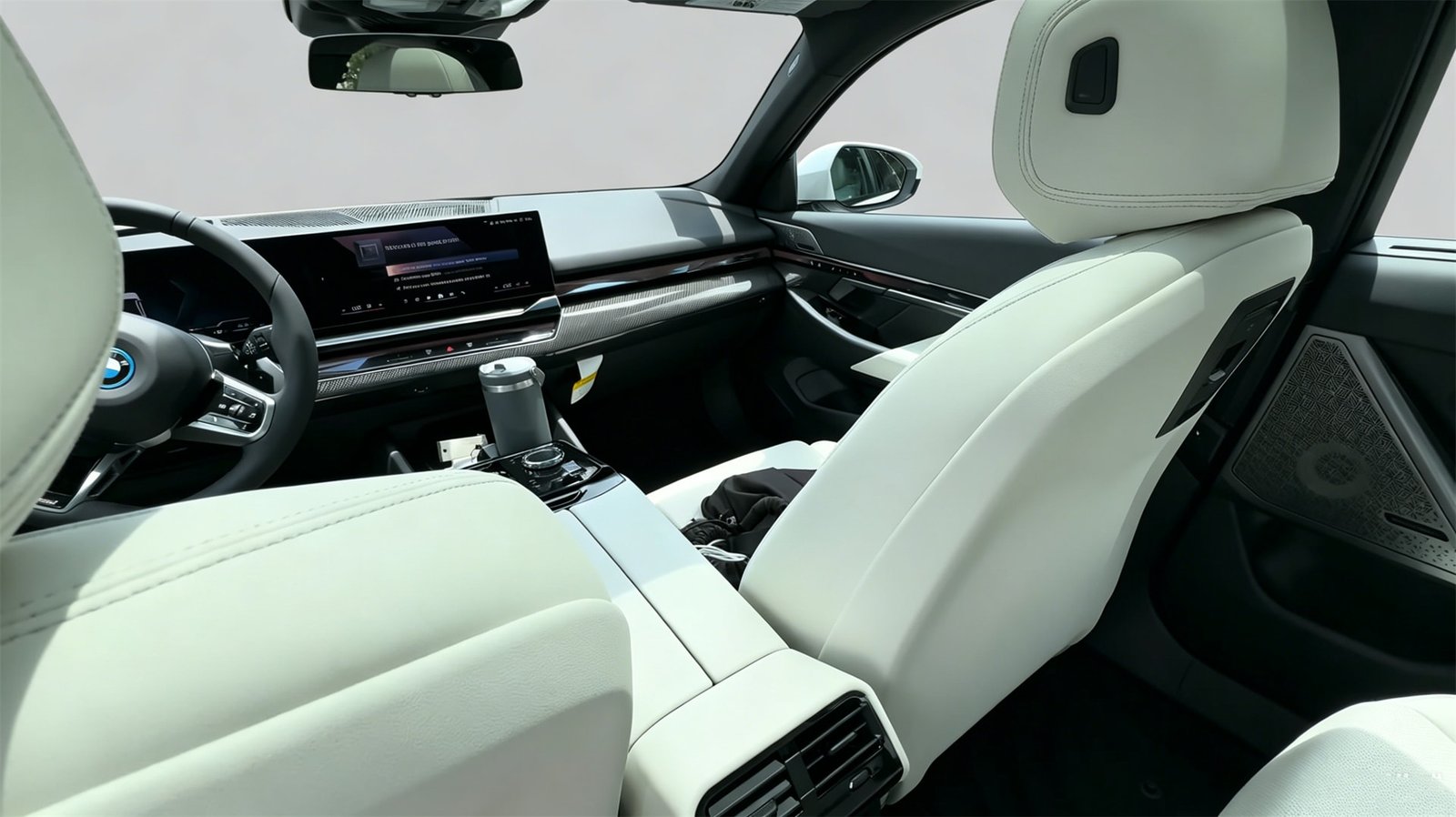 Interior 2027 BMW 550e (3)