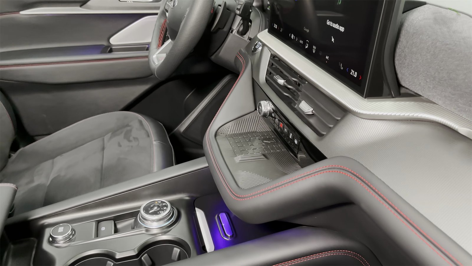 Interior 2027 Ford Explorer ST (7)