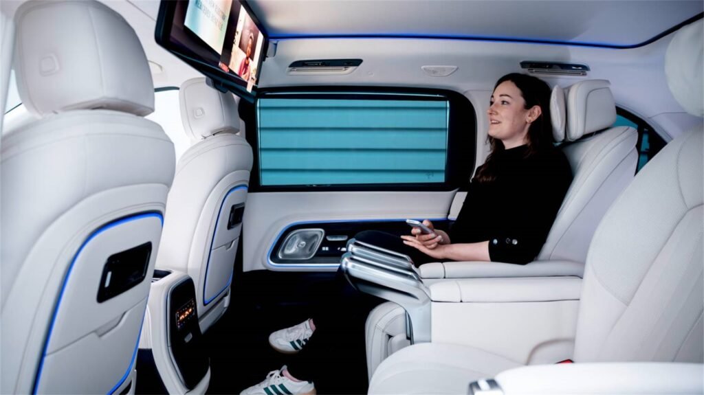 Interior 2027 Mercedes Benz VLE (4)