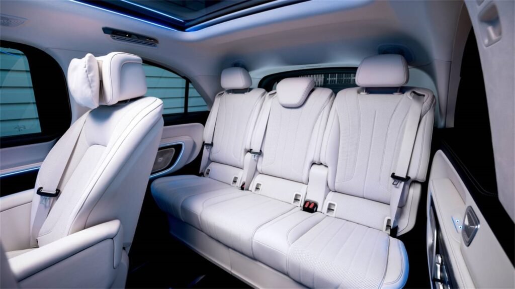 Interior 2027 Mercedes Benz VLE (9)