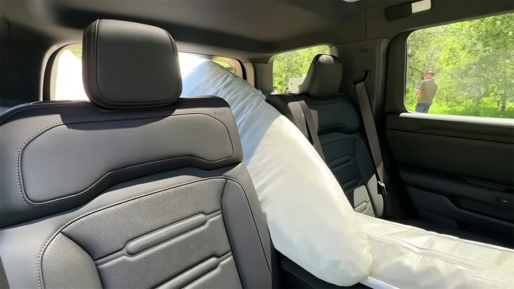 Interior 2027 Rivian R2 (8)