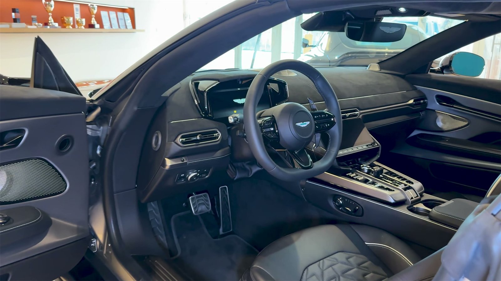 Interior Aston Martin Vanquish Volante (1)