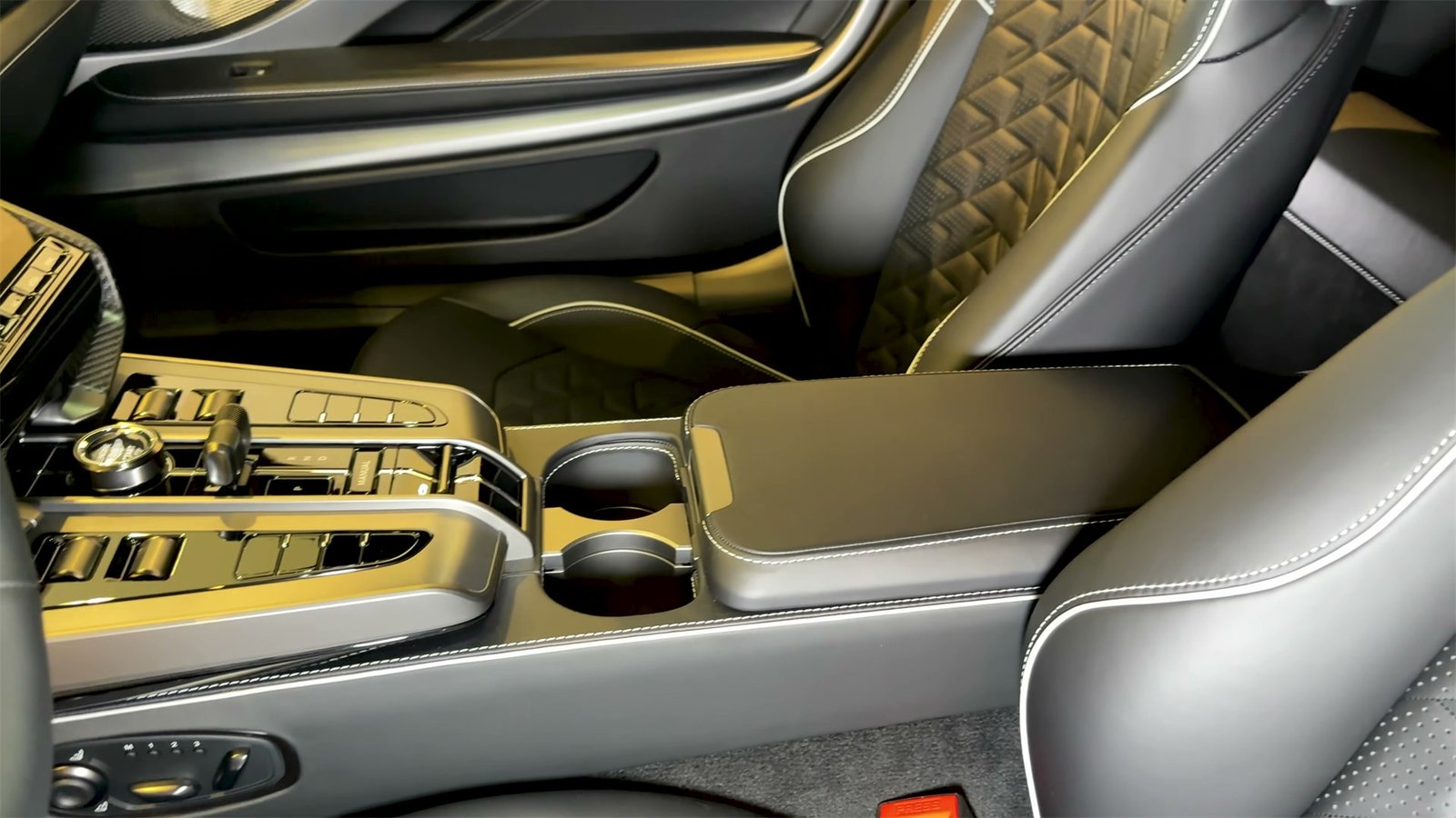 Interior Aston Martin Vanquish Volante (2)