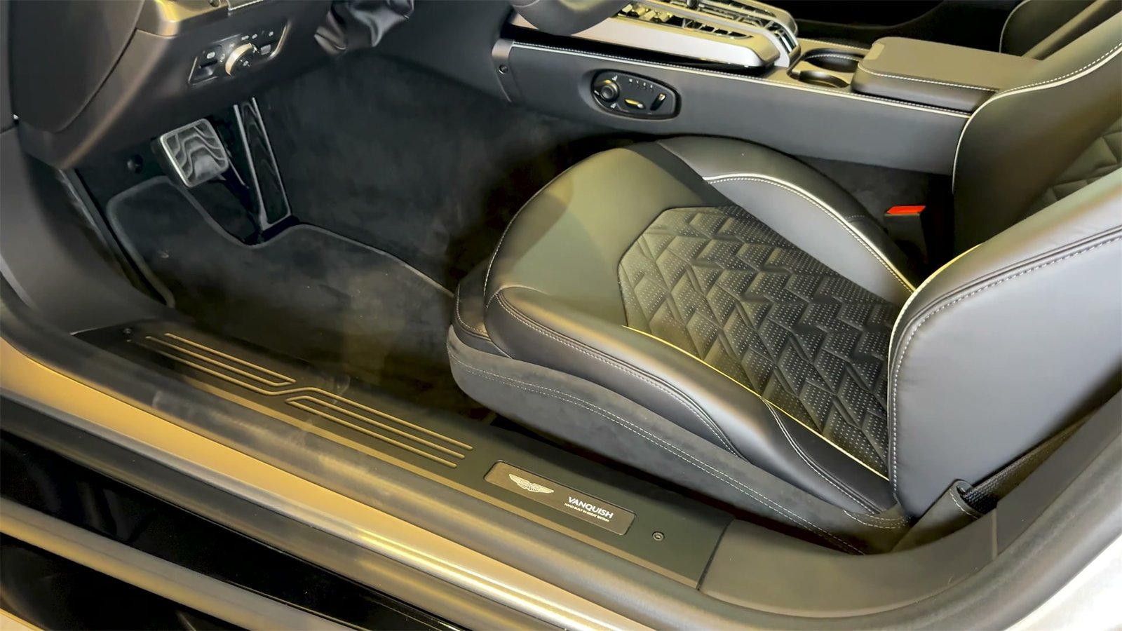 Interior Aston Martin Vanquish Volante (3)