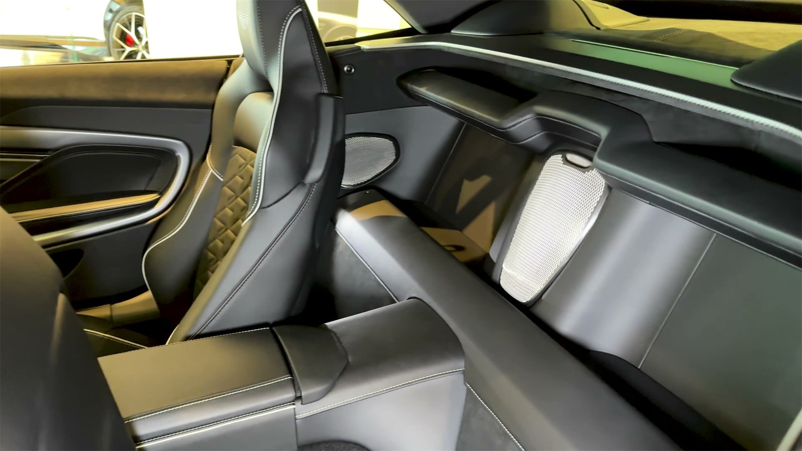 Interior Aston Martin Vanquish Volante (5)