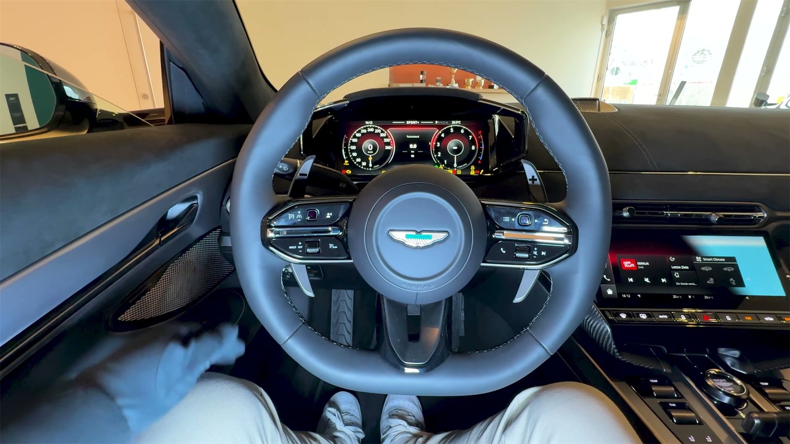 Interior Aston Martin Vanquish Volante (6)