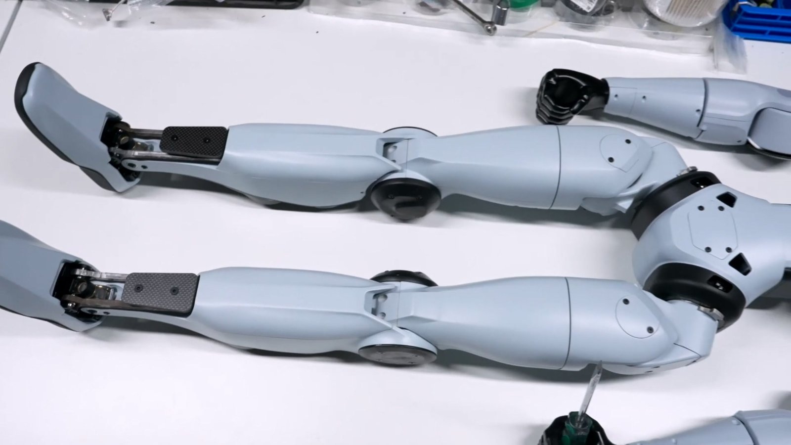 Legs Unitree R1