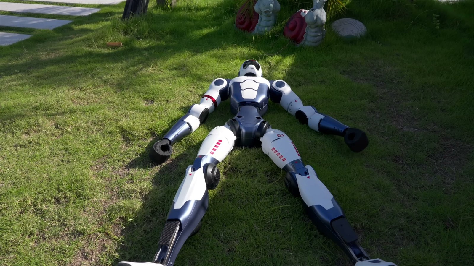 Lie Down Unitree R1