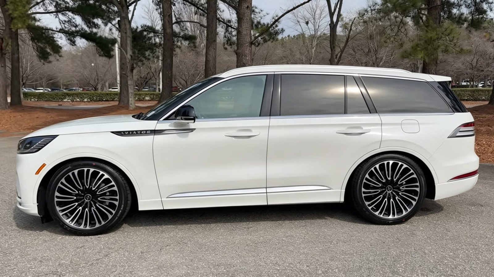 Midsize 3 Row Luxury SUVs