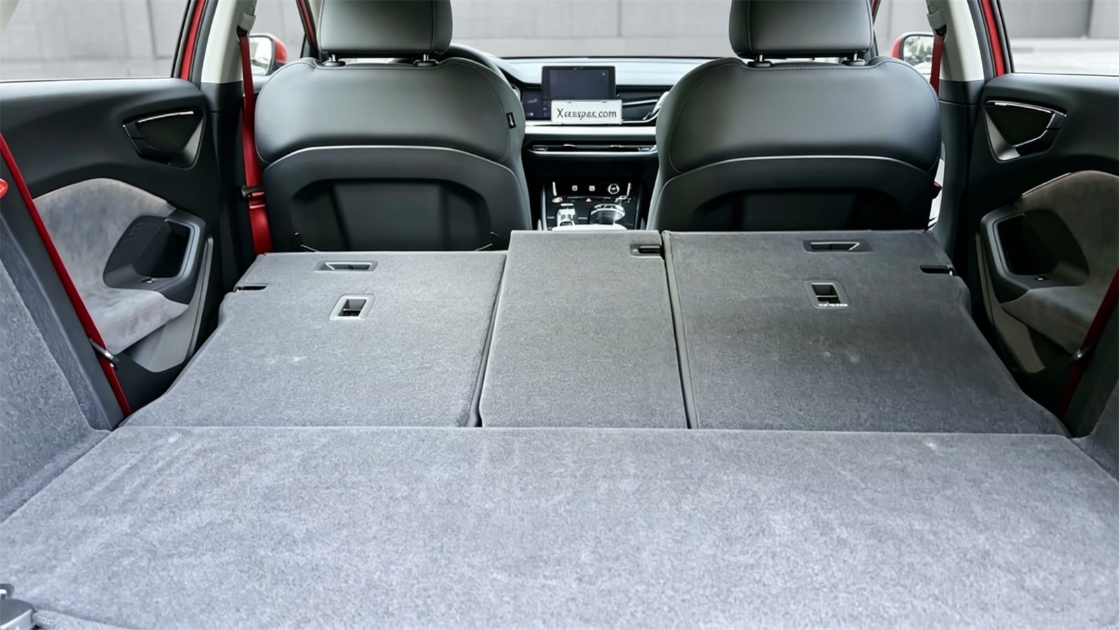 Rear Space 2027 Audi RS5 Avant (3)