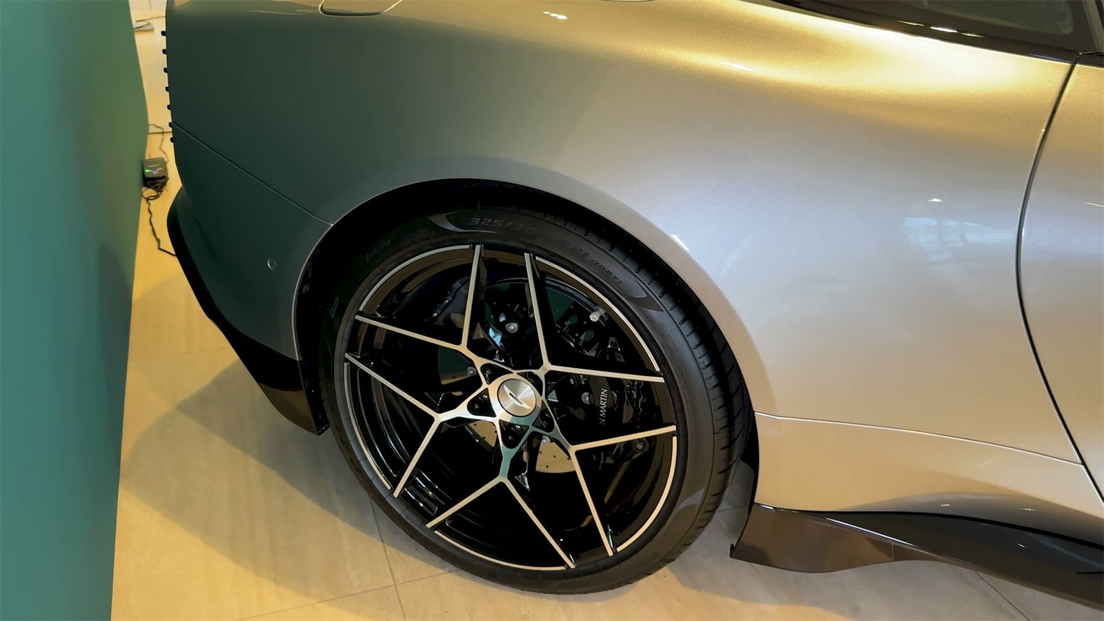 Rear Wheel 2026 Aston Martin Vanquish Volante