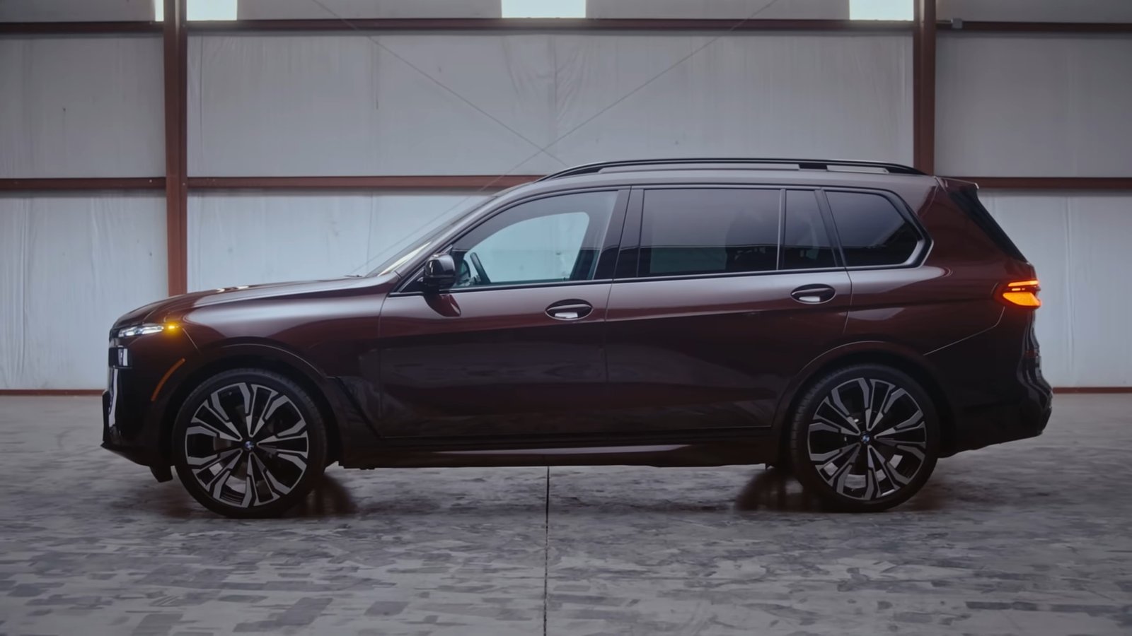 Side 2026 BMW X7