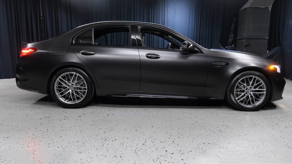 Side 2026 Mercedes AMG C 63 S E Performance