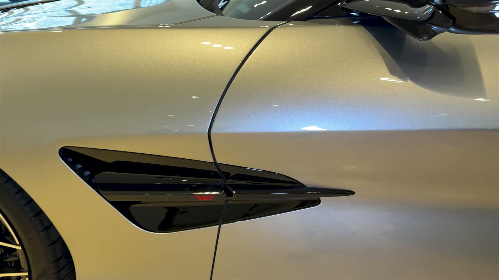 Side Body 2026 Aston Martin Vanquish Volante