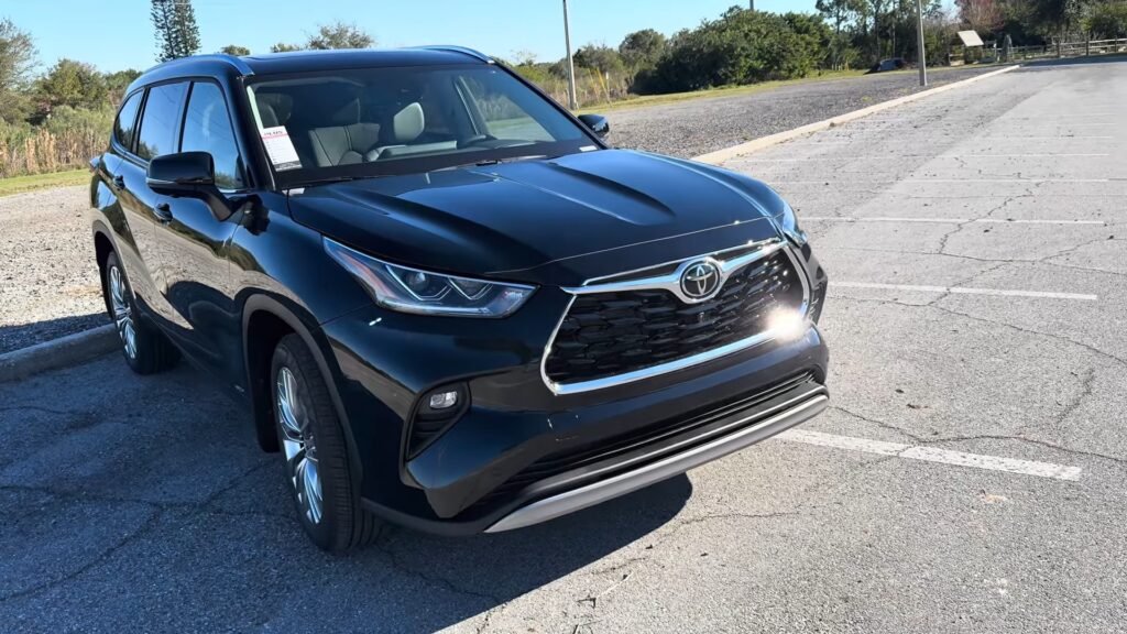 Top 15 2026 Toyota Highlander Hybrid Best Midsize 3 Row SUVs of 2026