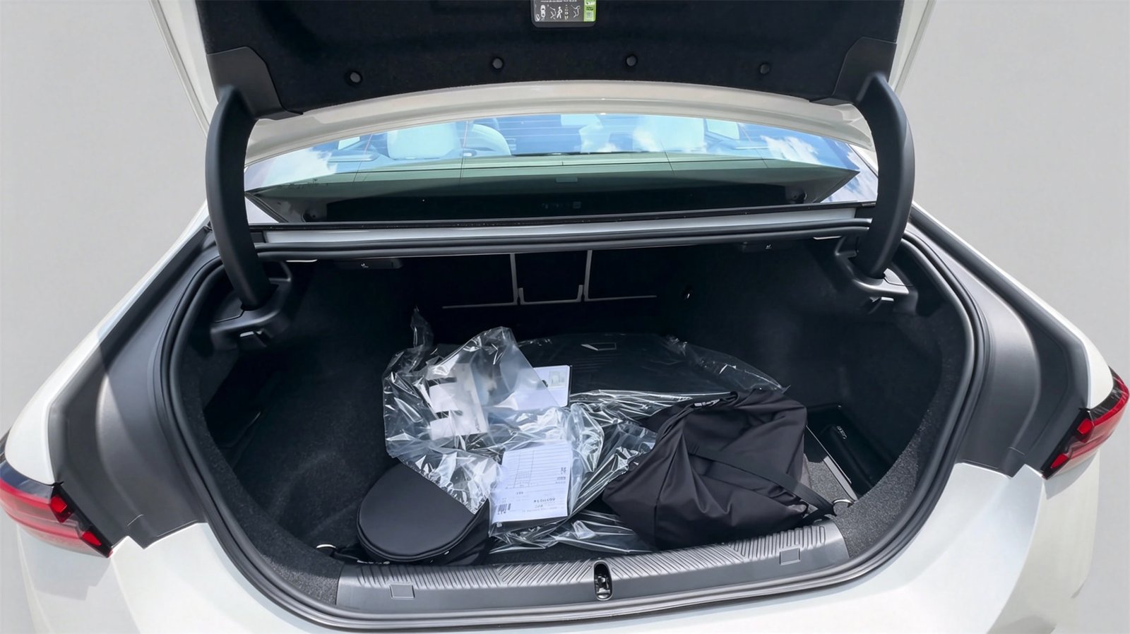 Trunk 2027 BMW 550e