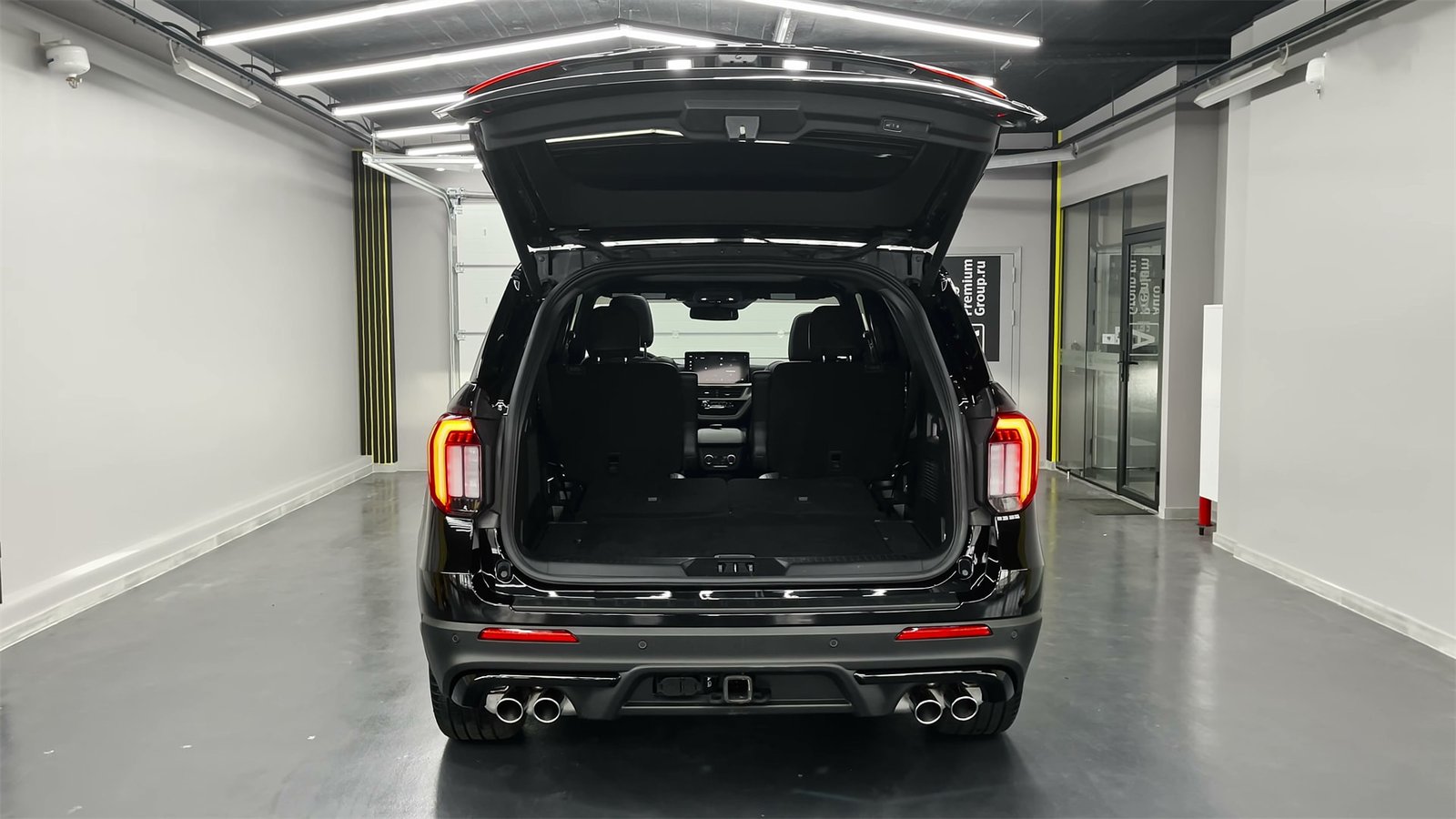 Trunk 2027 Ford Explorer ST (1)