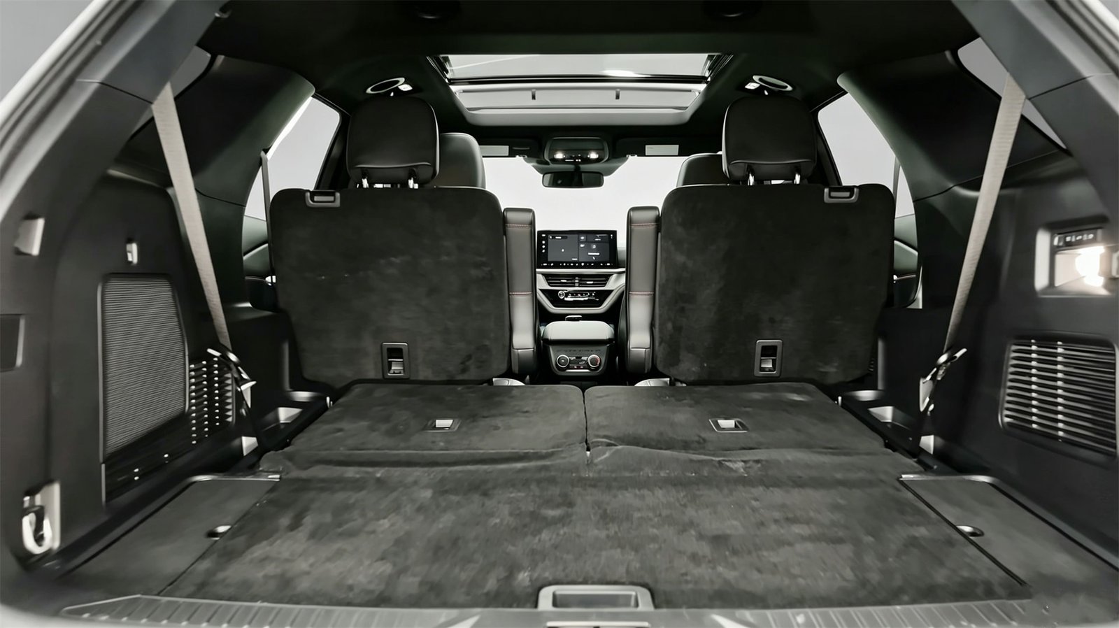 Trunk 2027 Ford Explorer ST (2)