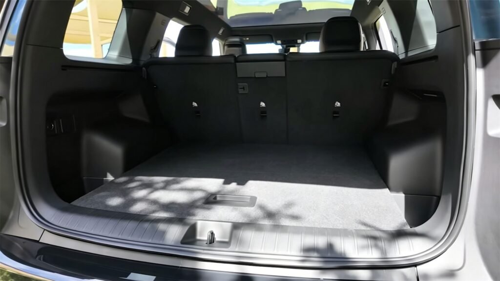 Trunk 2027 Rivian R2