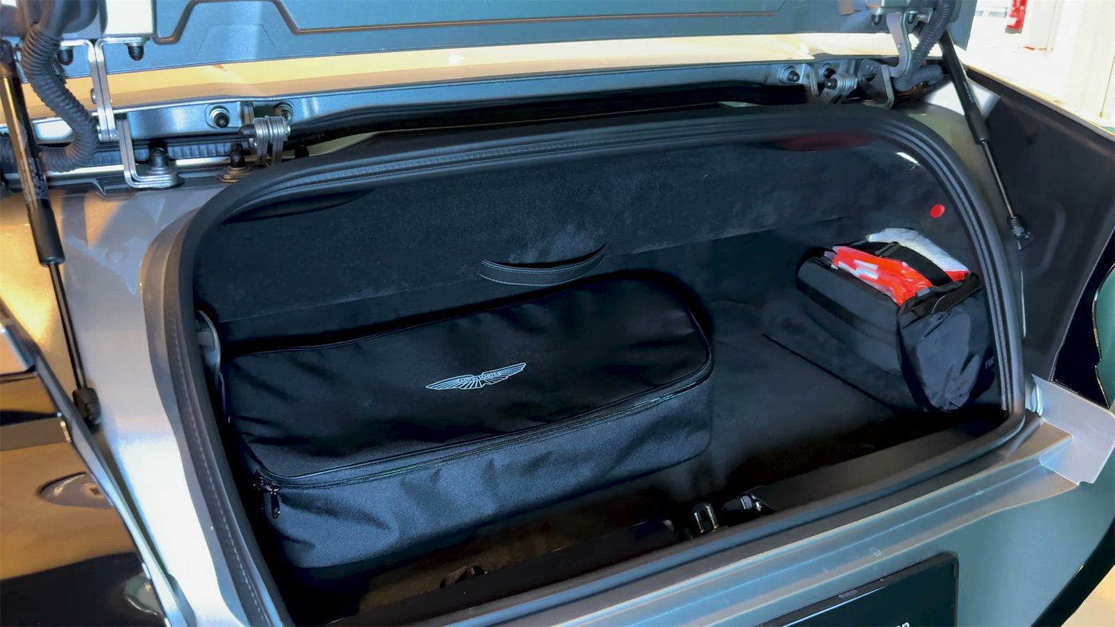 Trunk1 Aston Martin Vanquish Volante