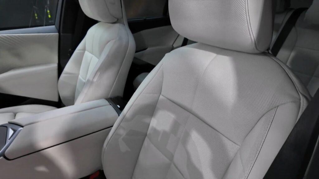 Interior 2027 BMW X5 (3)