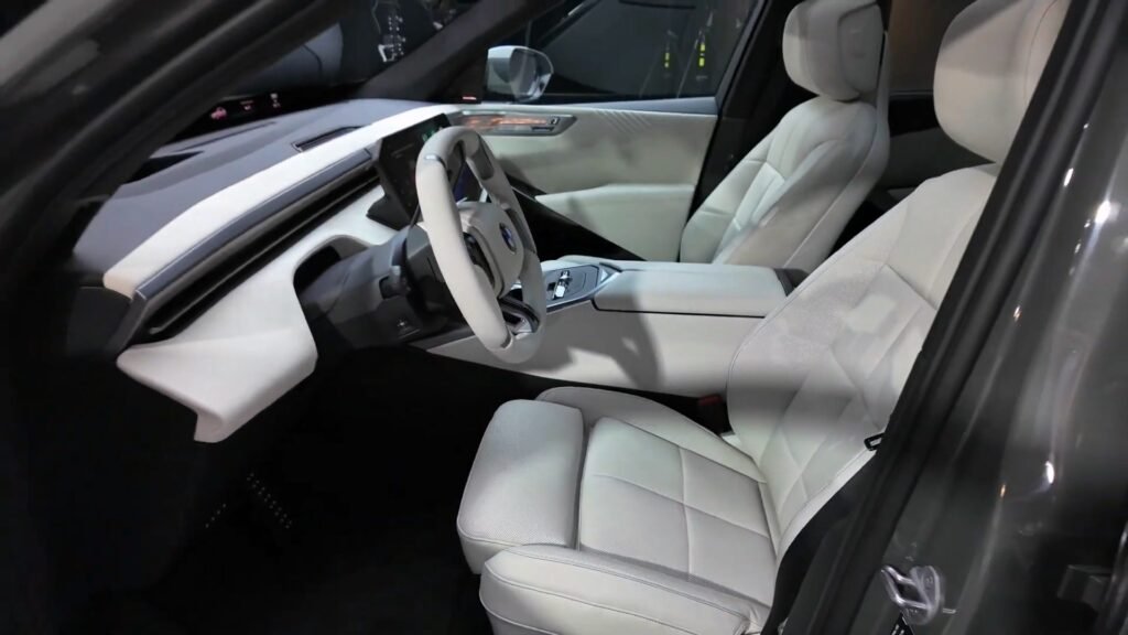 Interior 2027 BMW X5 (4)