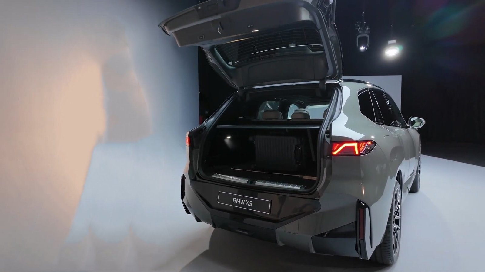 Trunk 2027 BMW X5 (1)
