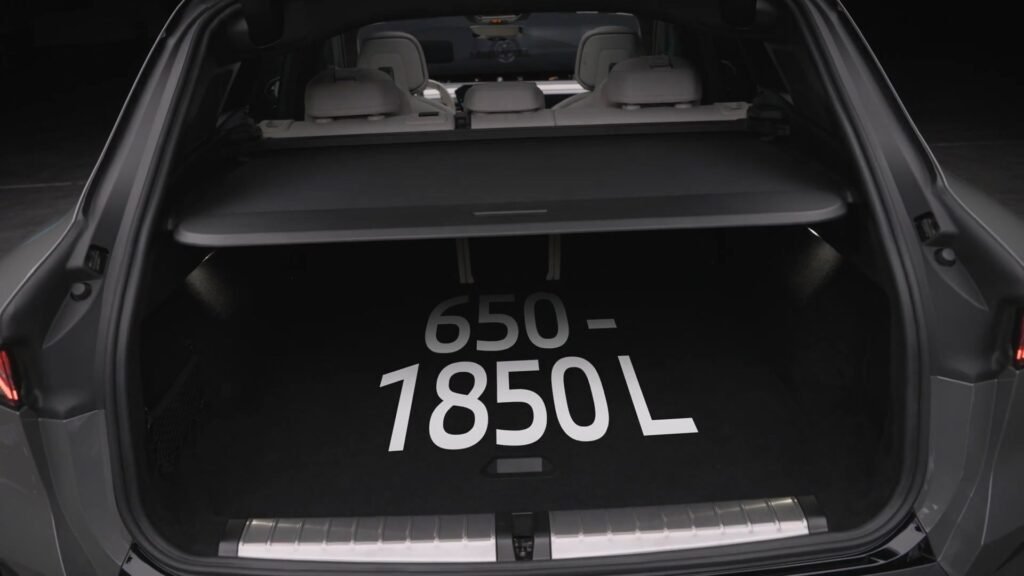 Trunk 2027 BMW X5 (2)